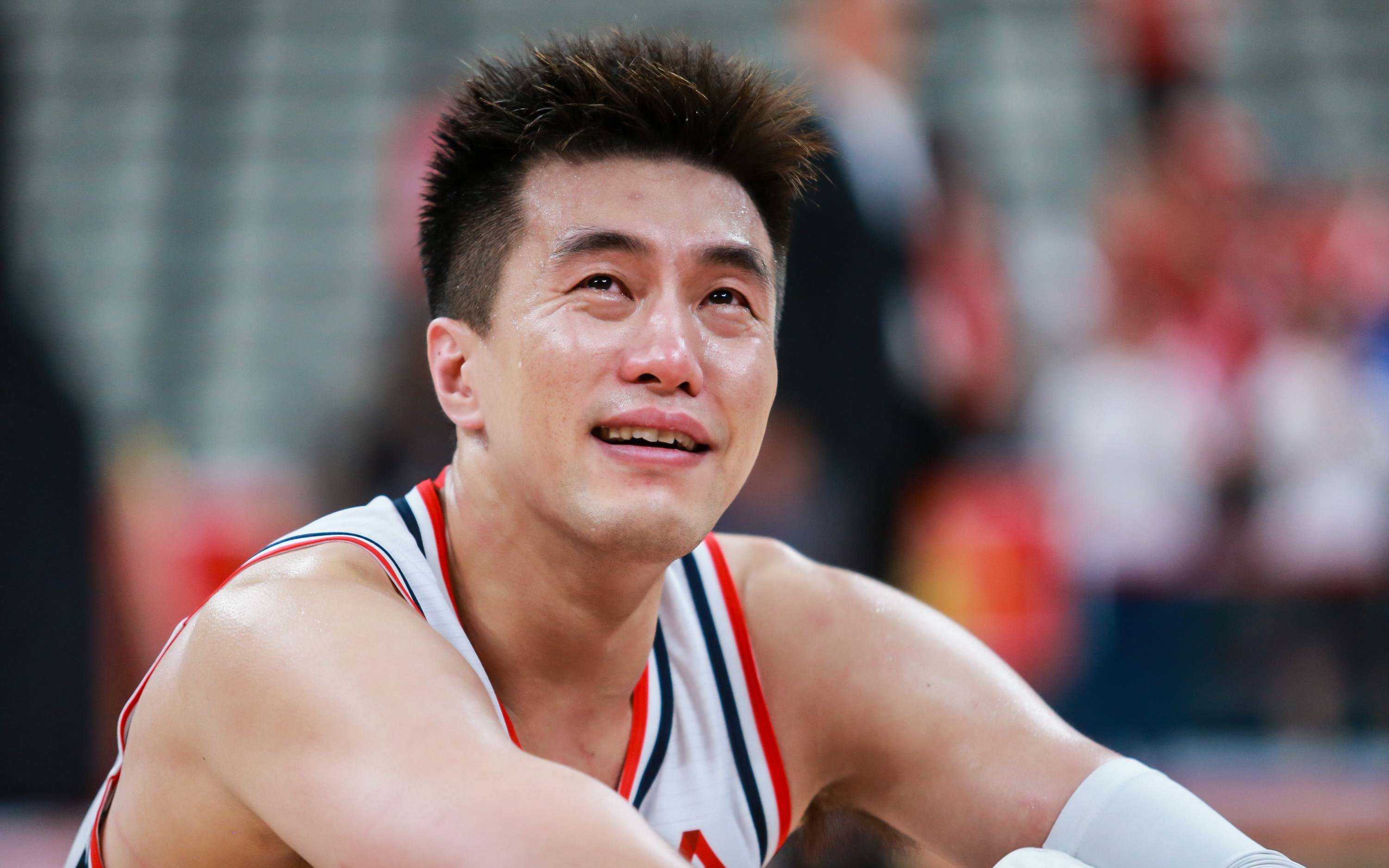 “历史巨星：郭艾伦的篮球之路”