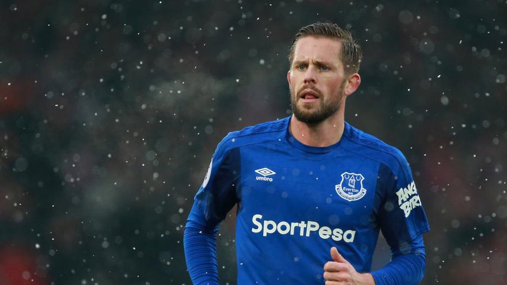 乐鱼娱乐app-哈登持球突破制造犯规获得多次罚球，哈登持球能力