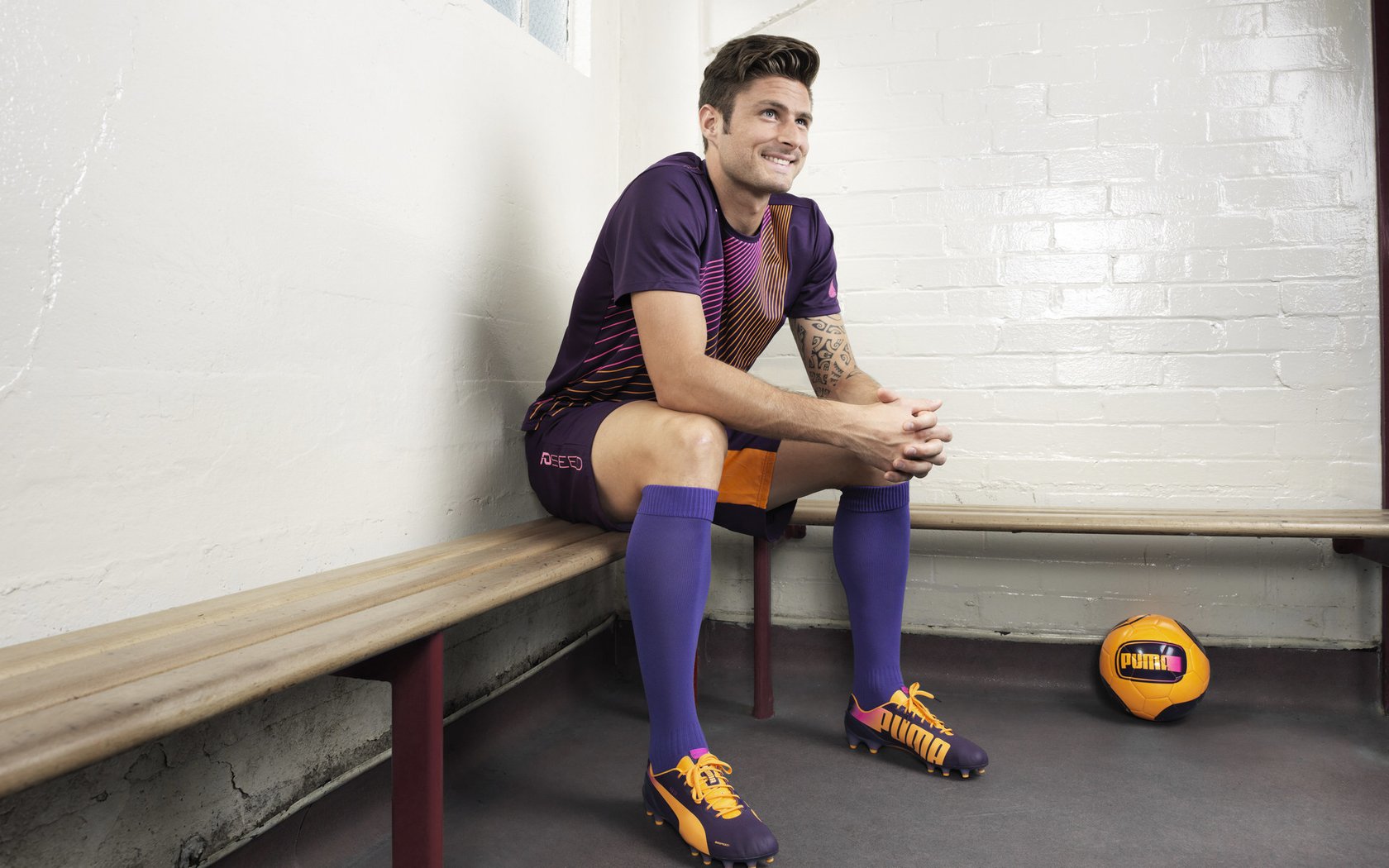 乐鱼官方登录入口-战术风格趋于国际化本土球员适应力大幅提升，球员布置战术