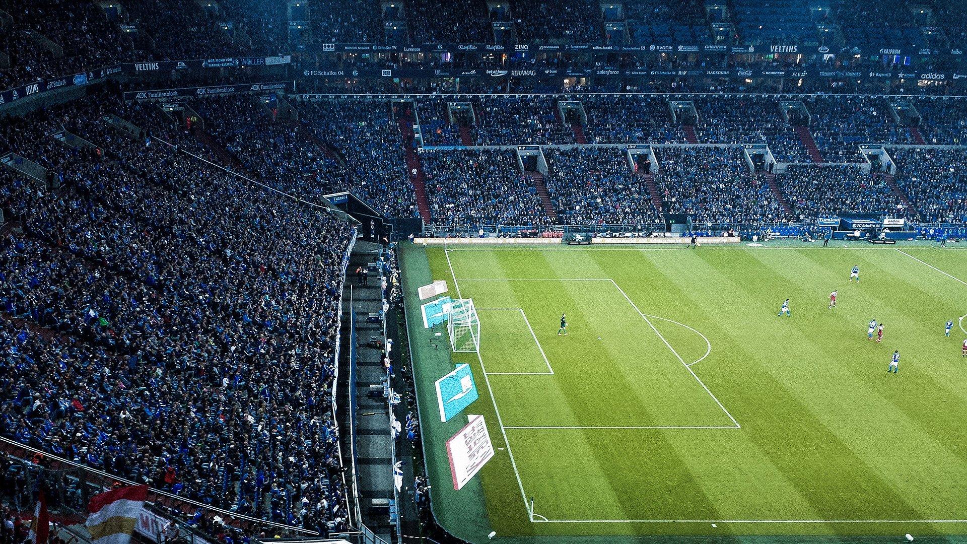 Leyu Sport下载-球员多次突破制造威胁带动全场气氛展现强大个人能力，持球队员突破后