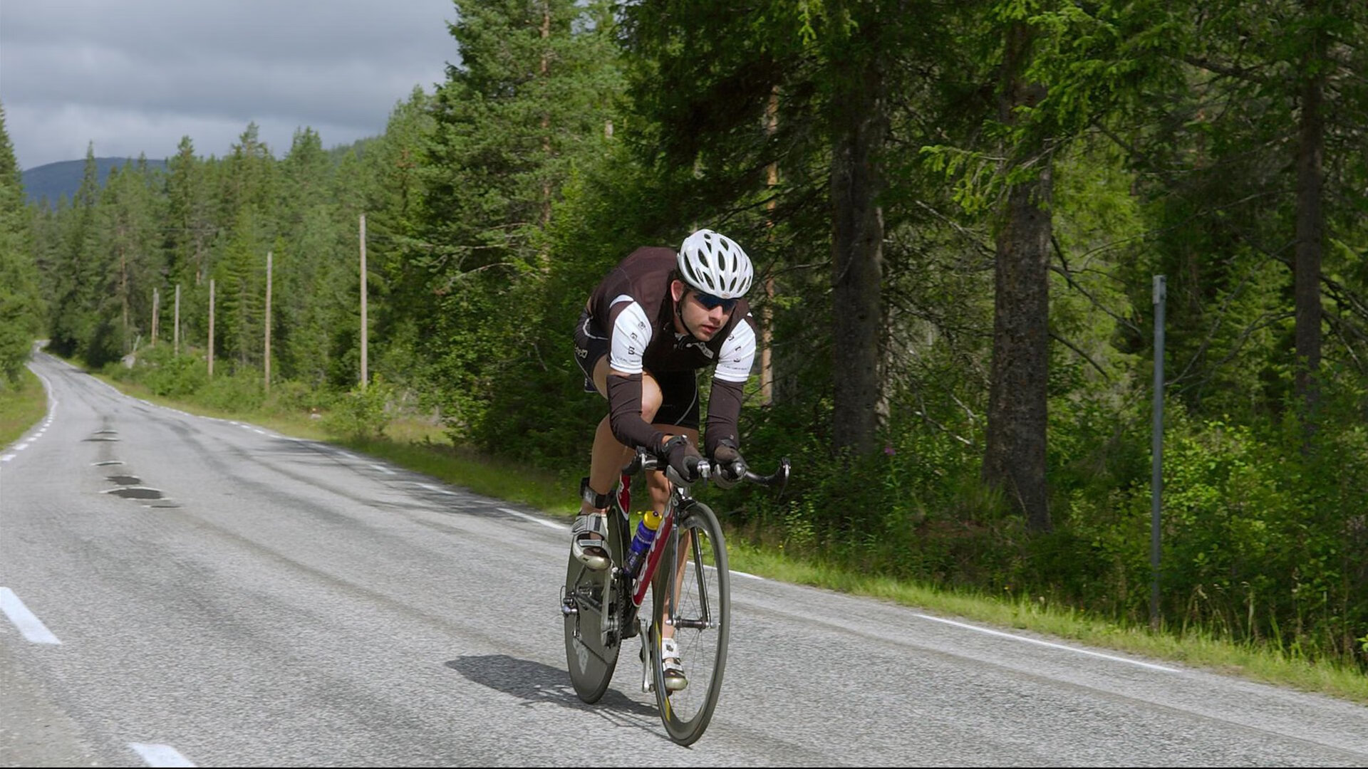 Leyu Sport下载-冬季雪地拉力赛，冰雪世界的速度狂欢，雪地拉力2
