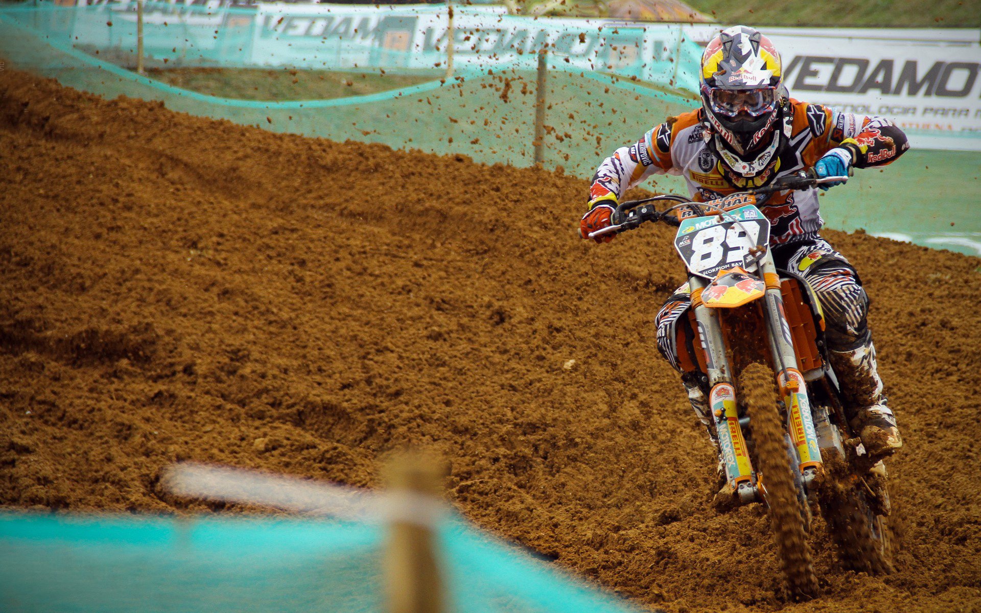 乐鱼娱乐-特色草原足球争霸，感受不同的运动风情，足球比赛草地